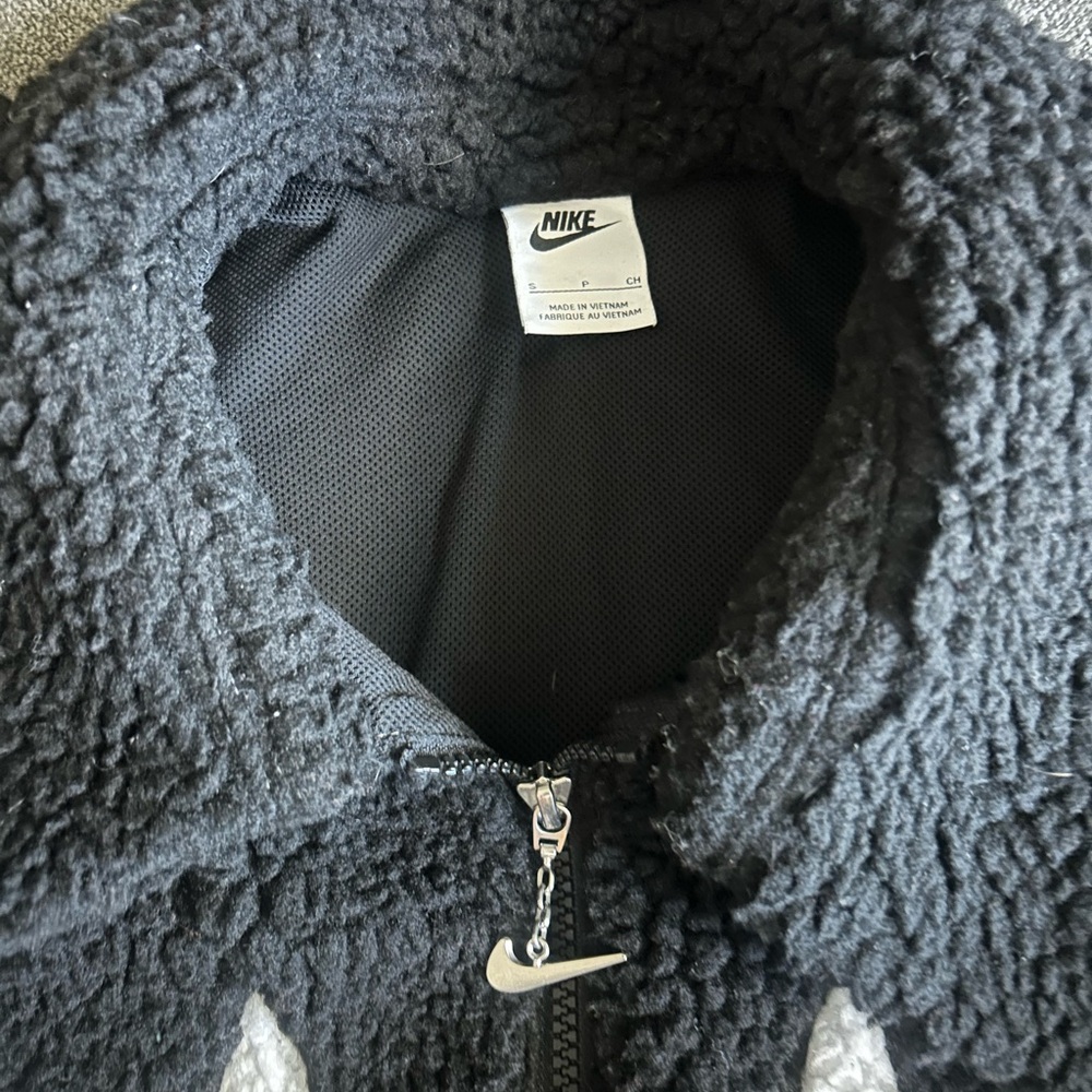 Nike Black Sherpa Jacket with White Logo - Picture 2 of 5
